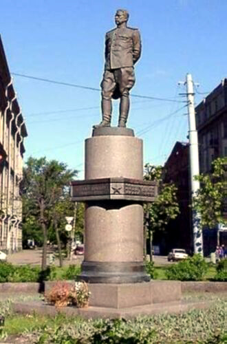 Памятник в Санкт-Петербурге (вид 2)