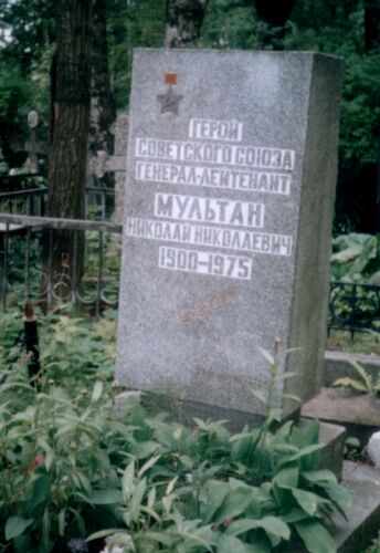 В Санкт-Петербурге на Серафимовском кладбище
