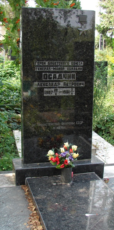 В городе-герое Киеве на Лукьяновском военном кладбище