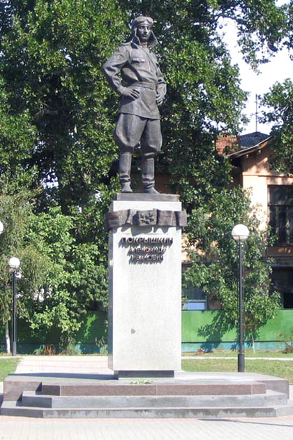 Памятник в Краснодаре (старый вид)