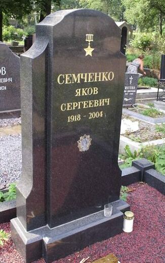В Санкт-Петербурге на Никольском кладбище