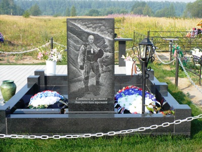 Памятник на могиле (вид 2)