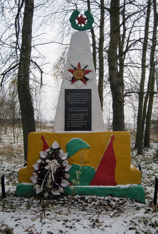 Братская могила в урочище Горшково (общий вид)