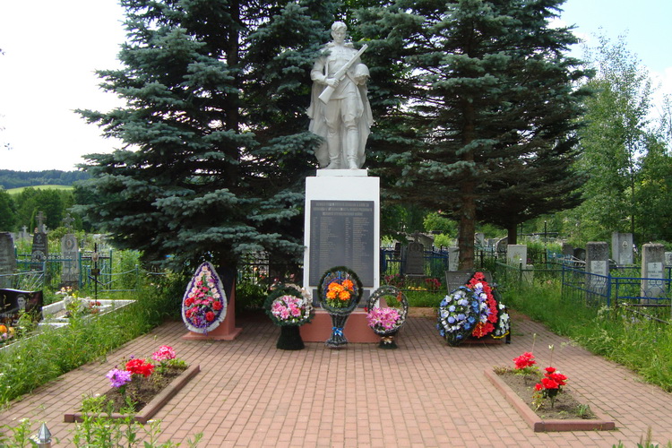 Братская могила в посёлке Радошковичи (общий вид)