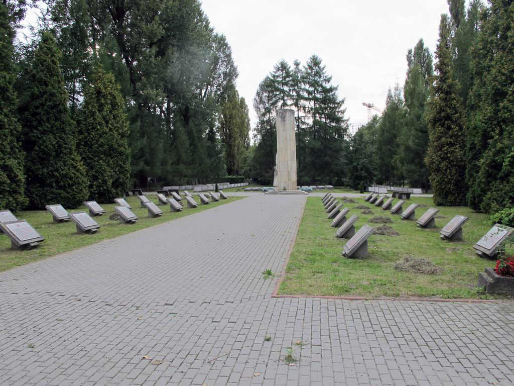 Воинское кладбище в городе Краков (общий вид)