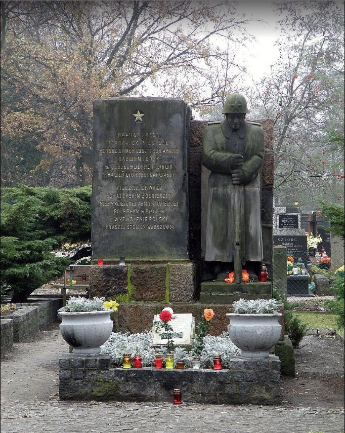 Воинское кладбище в городе Варшава