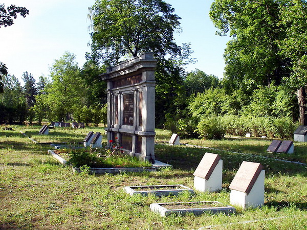 Воинское кладбище в городе Елгава (общий вид)