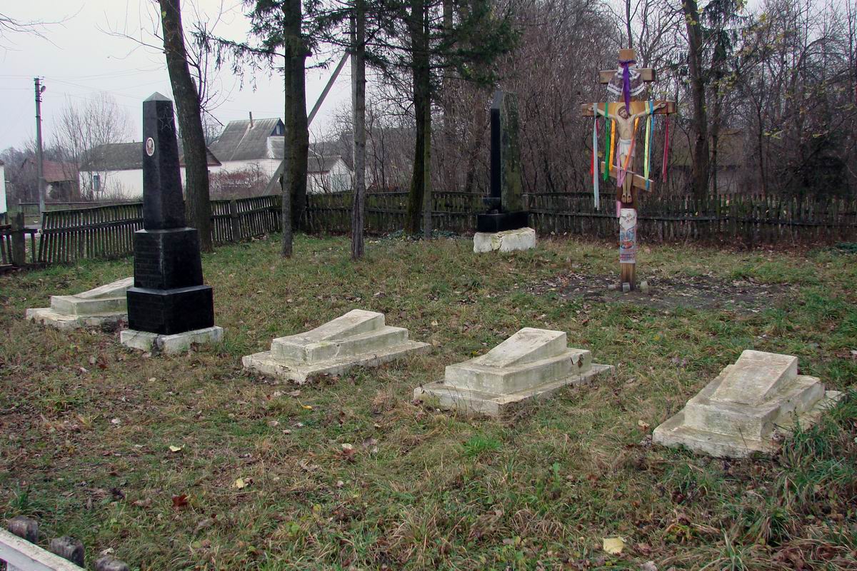 Братская могила в селе Аннополь (общий вид)