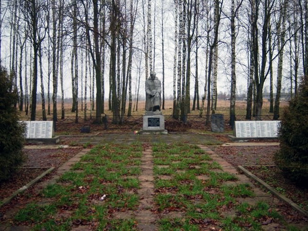 Воинское кладбище в посёлке Джуксте (общий вид)