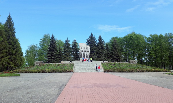 Мемориал в городе Кузнецк (общий вид)