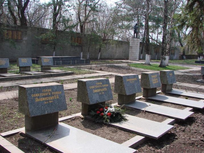 Братская могила у рудника имени Ленина 