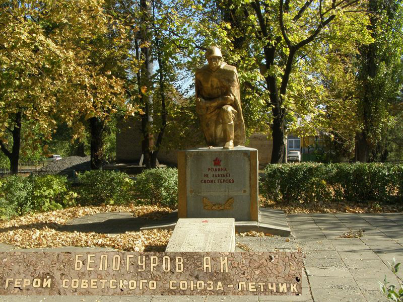 Братская могила в поселке Великая Новоселка