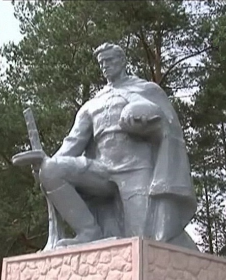 Памятник погибшим советским воинвм