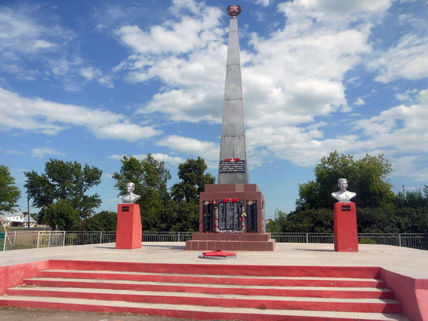 Мемориал в селе Веселоярск (общий вид)