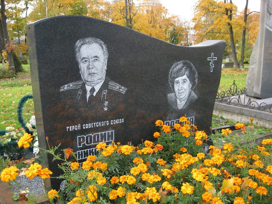 В Санкт-Петербурге на Никольском кладбище Александро-Невской лавры (вид 2)