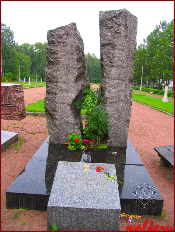 Надгробный памятник (вид 1)