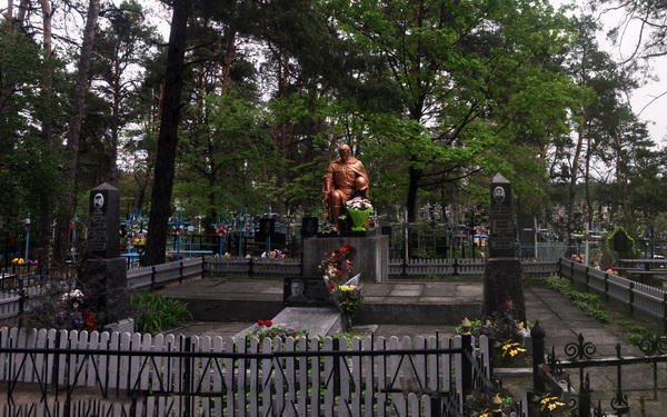 Братская могила в посёлке Песковка (общий вид)