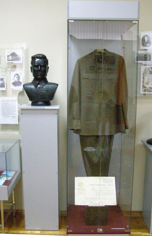 Бюст в Валуйках (в музее)