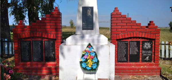 Памятник в селе Баймурзино