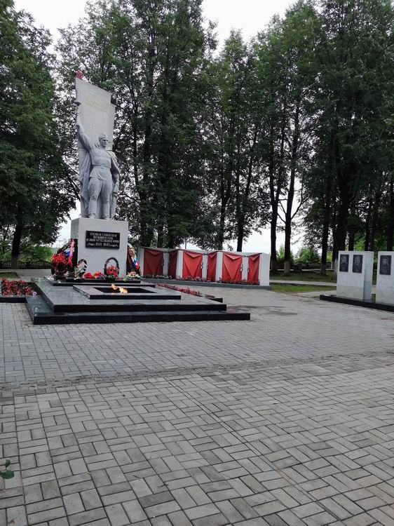Мемориал в городе Слободской (общий вид)