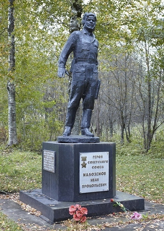Памятник в с/х Белозерский