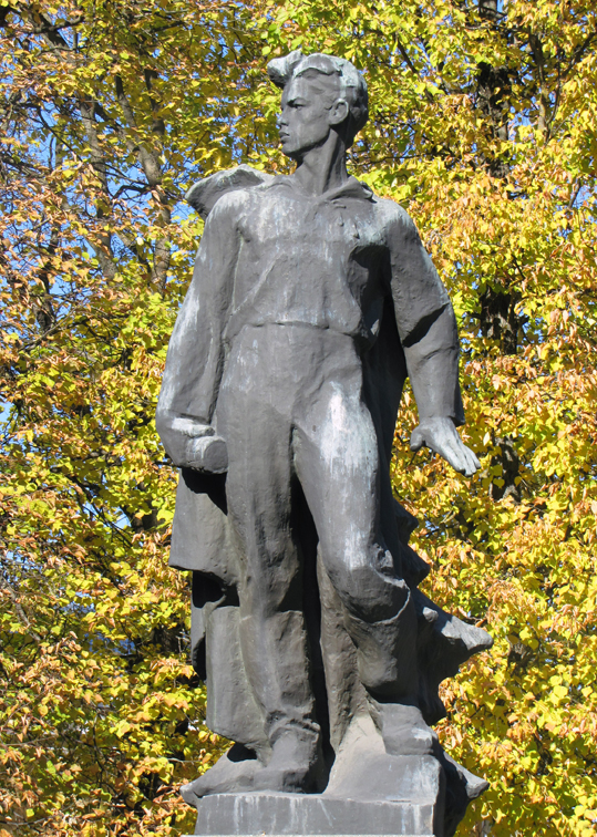 Памятник в Смоленске (фрагмент)
