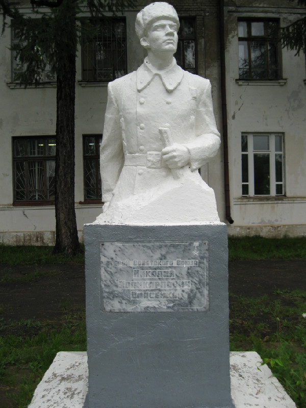 Памятник в Боре