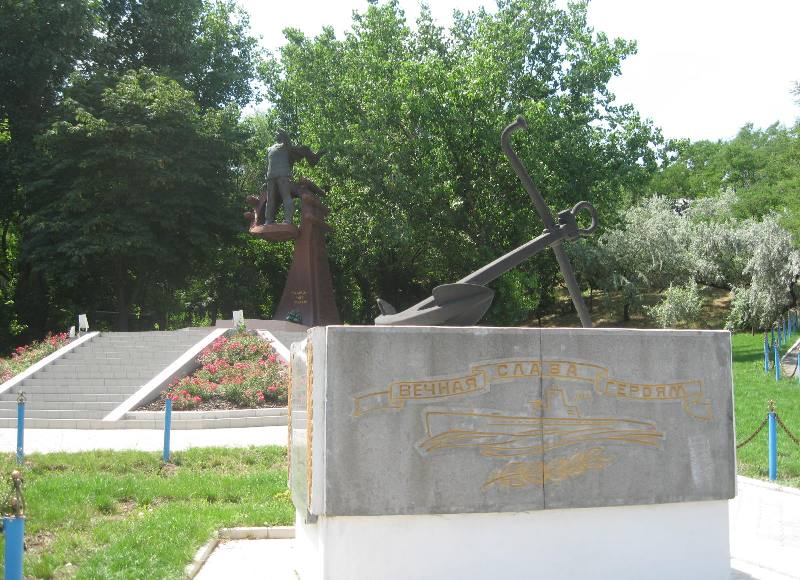 Памятник в Одессе (общий вид)