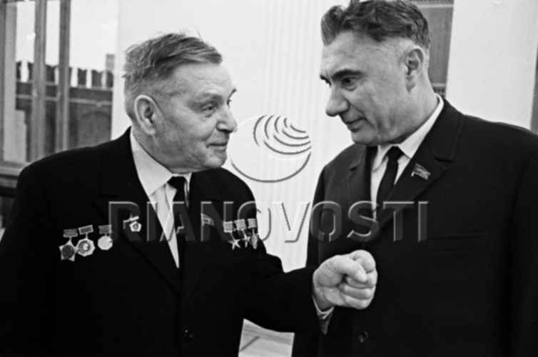 ГСТ Н.Д. Бубновский (на фото справа) и 2 ГСТ М.А. Посмитный
