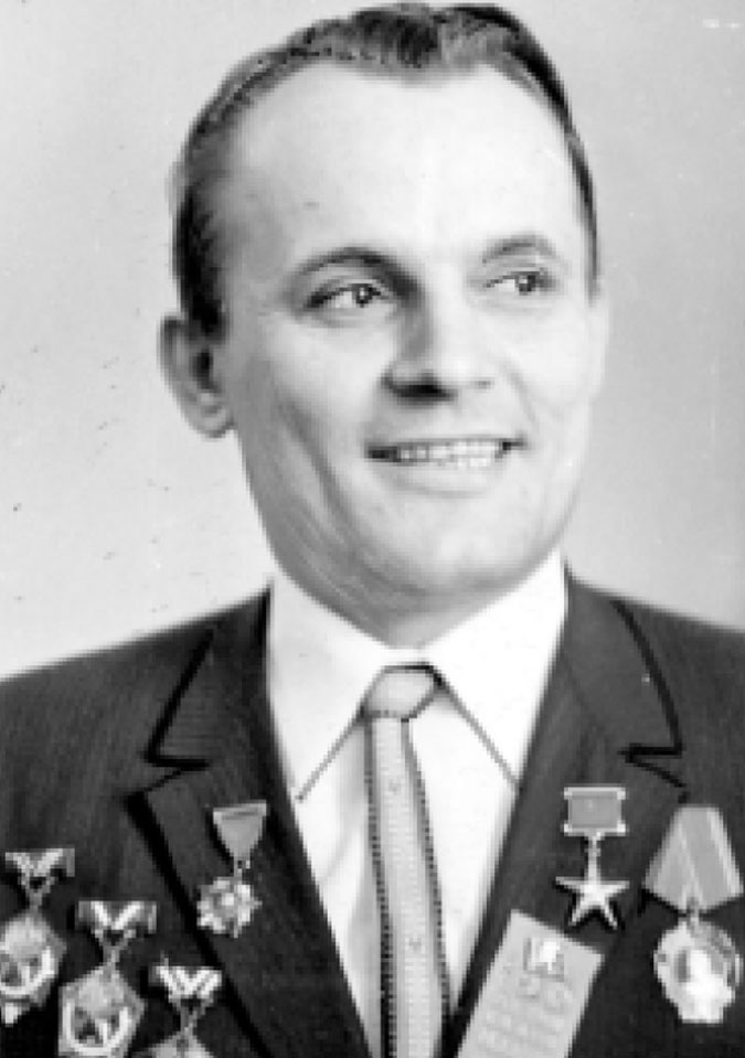 Иванченко И.В., фото из книги Почетные краснолучане