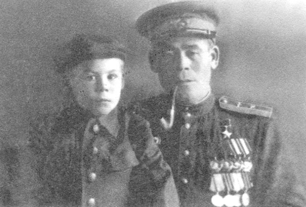 П.И. Тихонов с сыном