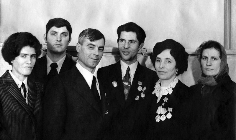 Е.И.Гулий (вторая справа) среди делегатов районной партконференции. 1980-е годы.