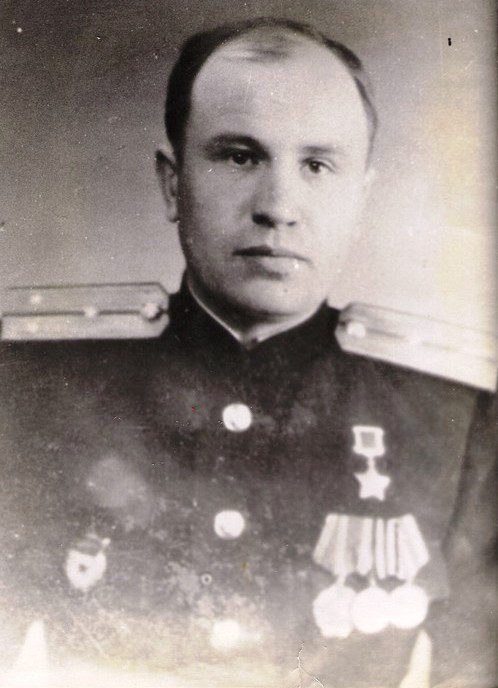 Старший лейтенант Н.Ф.Горьков. Конец 1940-х годов.