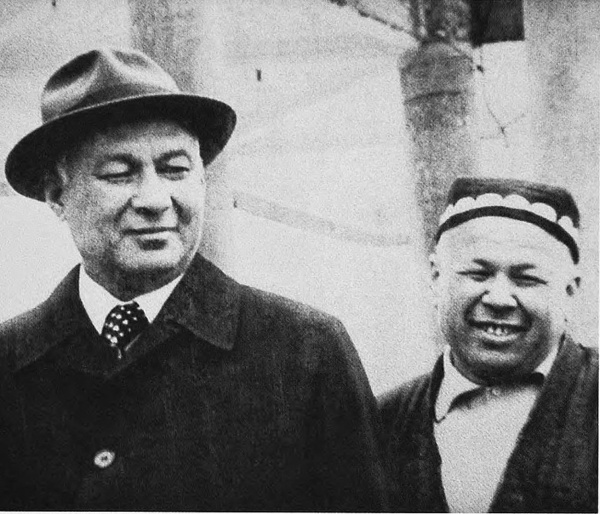 А. Одилов (справа) и Ш. Рашидов