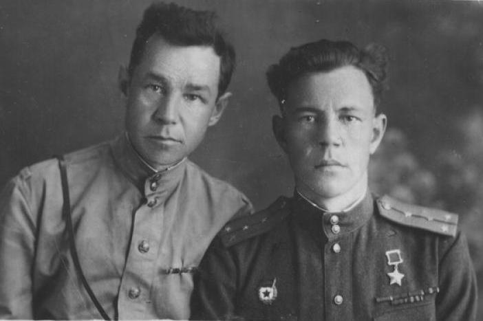 Л.З.Чугуевский с братом Константином, 1946 год.