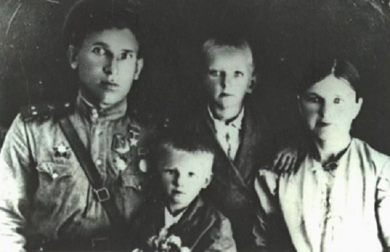 В.А.Семенченко с семьей