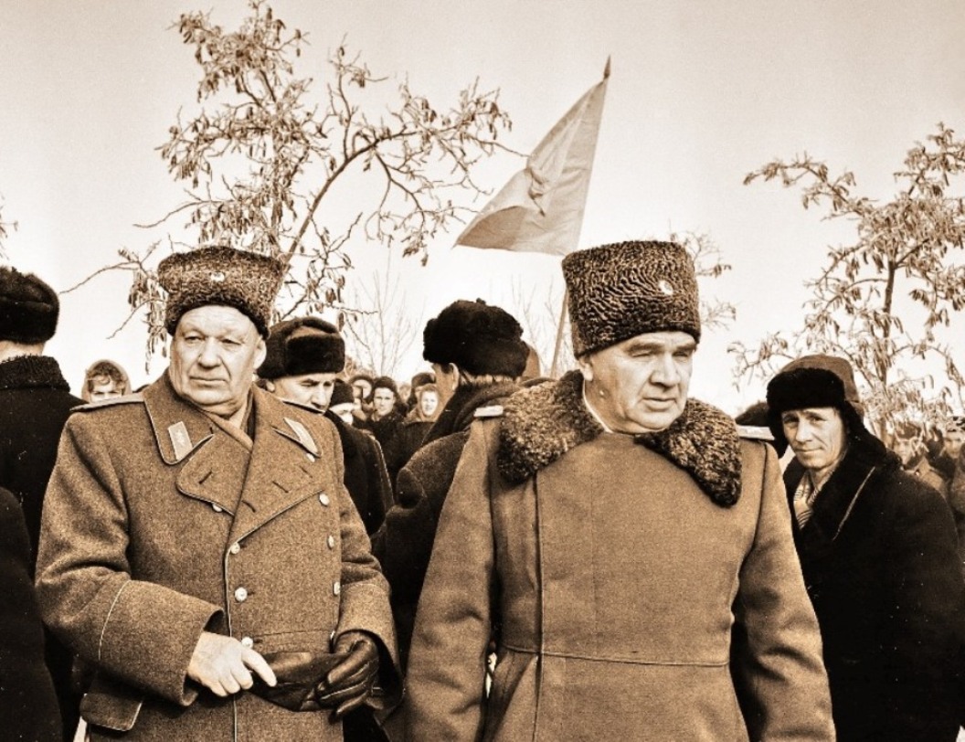 М.С. Шумилов (слева) и В.И. Чуйков