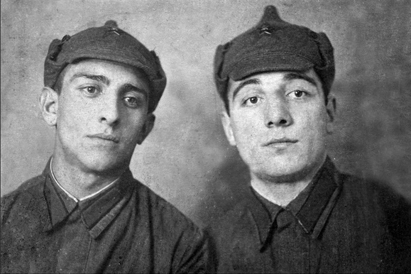 Т.А.Абдуль с братом Мустафой, 1940 год