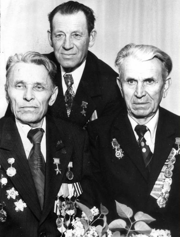 И.Г.Лысанов (в центре) с Героями-земляками Н.Т.Пухой и П.М.Кутеповым