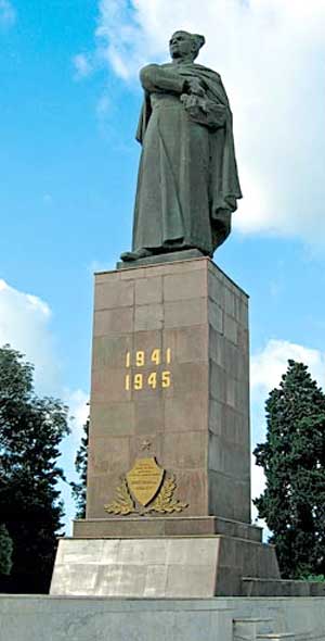 Памятник в г. Ленкорань