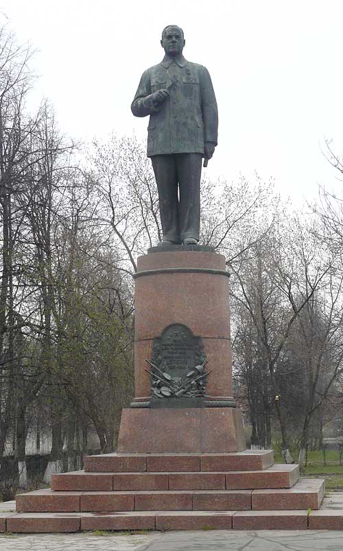 Памятник в Коврове