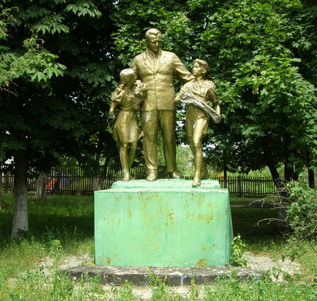 Памятник в Соснице