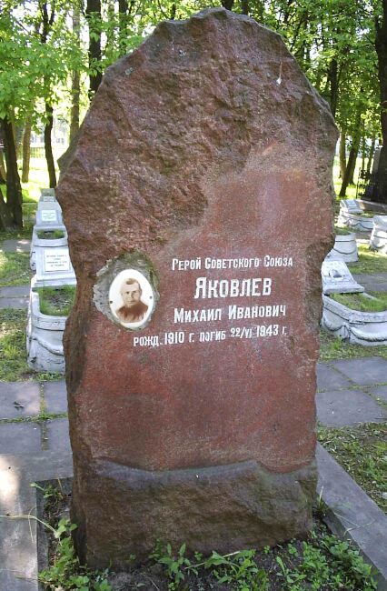 В Санкт-Петербурге на Чесменском кладбище