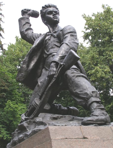 Памятник в Минске (фрагмент)