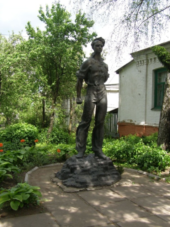 Памятник в Прилуках