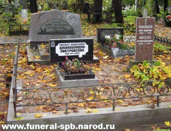 Надгробный памятник (вид 2)