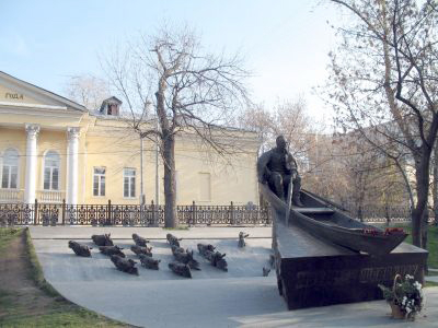 Памятник в Москве (на Гоголевском бульваре)