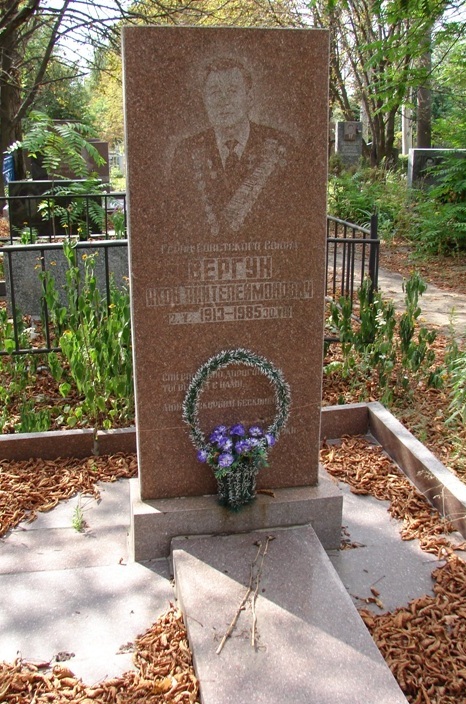 В Днепропетровске на Сурско-Литовском кладбище