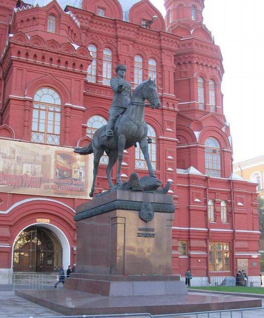 Памятник в Москве (на Манежной площади)