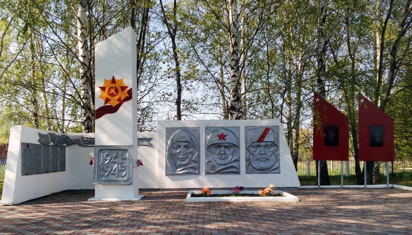 Мемориал в селе Кочетовка (общий вид)